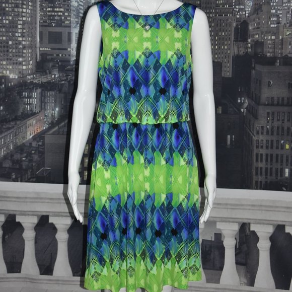 Maggy London Dresses & Skirts - Maggy London size 6 Sleeveless Blue & Green Knee Length Lined Dress